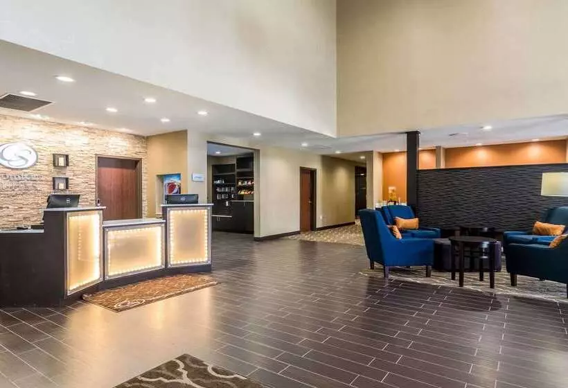 ホテル Comfort Suites Meridian And I40