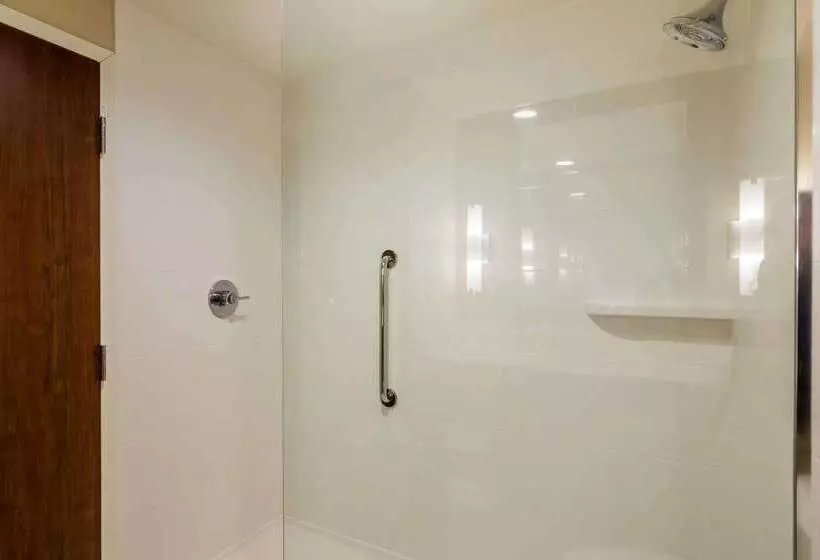ホテル Comfort Suites Meridian And I40