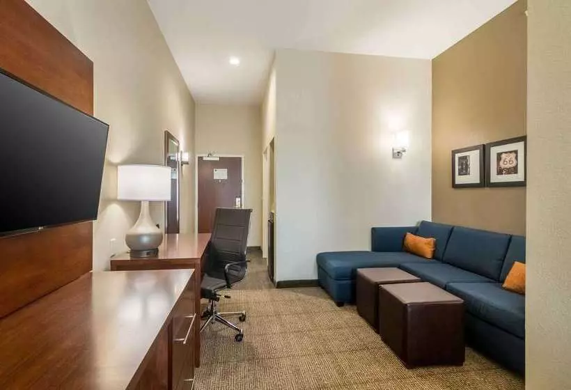 ホテル Comfort Suites Meridian And I40