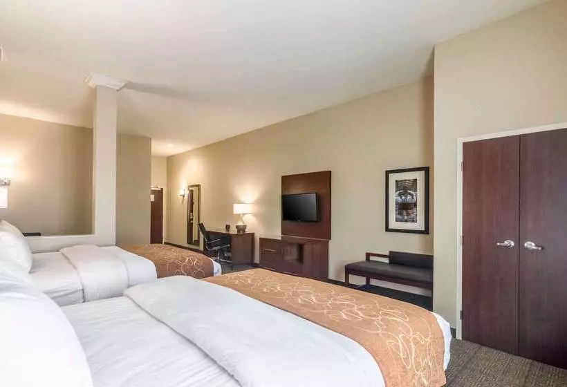 ホテル Comfort Suites Meridian And I40