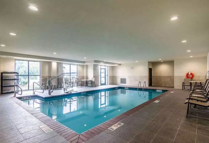 ホテル Comfort Suites Meridian And I40