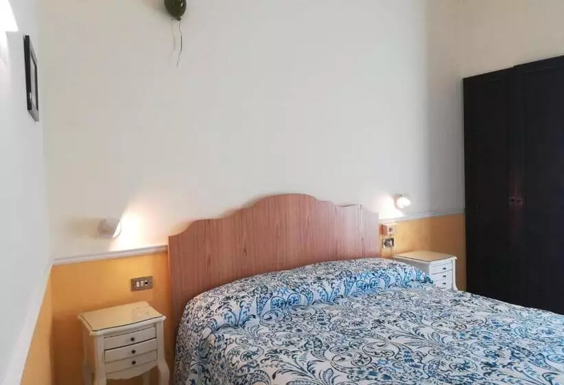 Hôtel Santa Lucia 50 - Naples