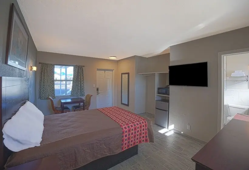 ホテル Sunrise Inn by OYO Titusville FL
