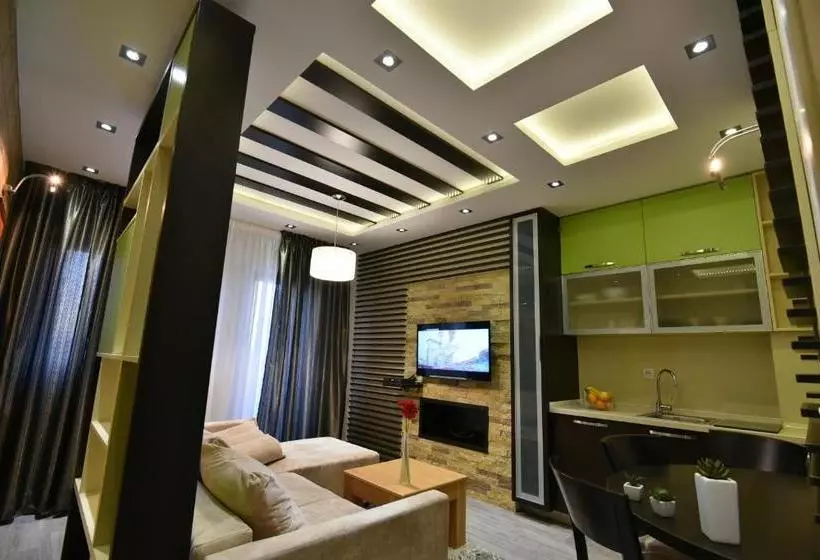 هتل Villa Natural Wood