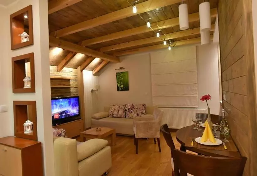 هتل Villa Natural Wood