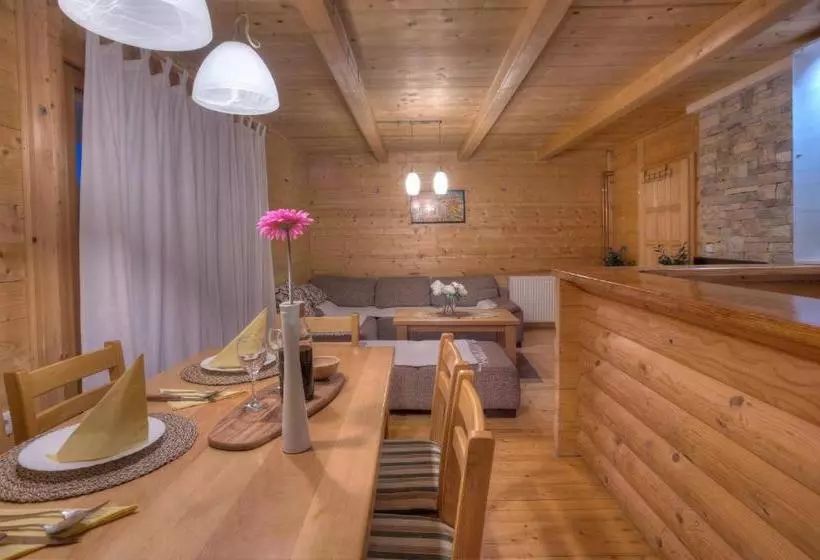 هتل Villa Natural Wood