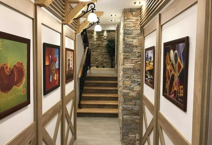 هتل Villa Natural Wood