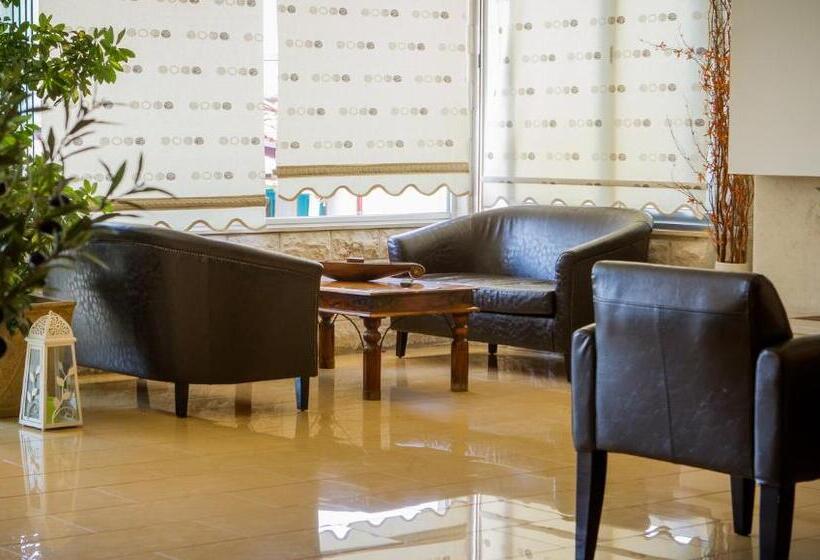 בית מלון כפרי Xenios Loutra Village Beach