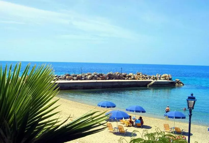 ホテル Xenios Loutra Village Beach