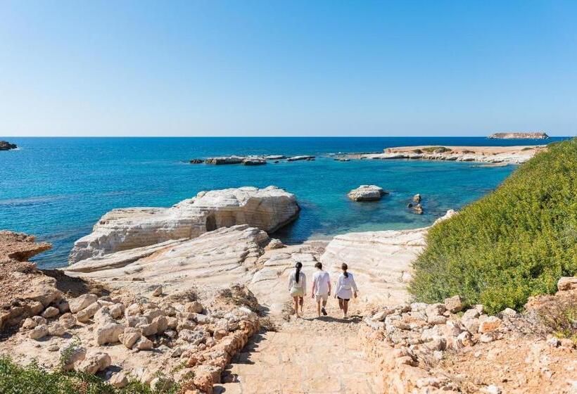 אתר נופש Cap St Georges Villas