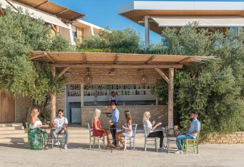 אתר נופש Cap St Georges Villas