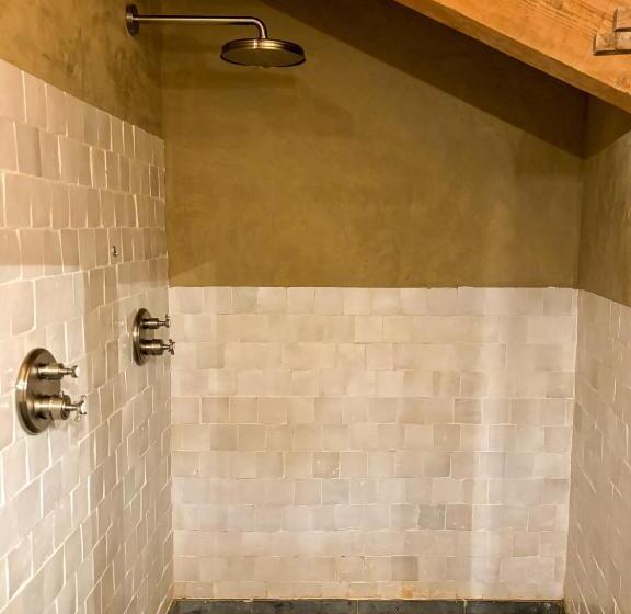 ベッドアンドブレックファースト Fount Estremiero