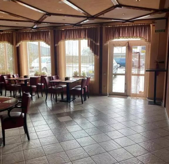 ホテル готель клен