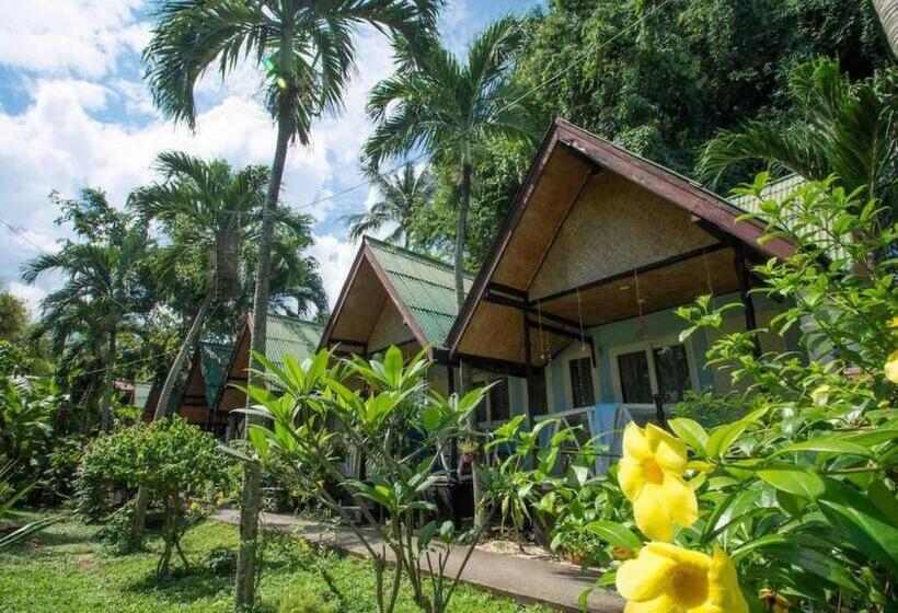 هتل A Little Bungalows By Beach