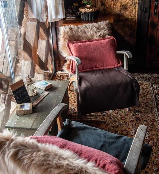 پانسیون Hay Barn Unique Experience Visole