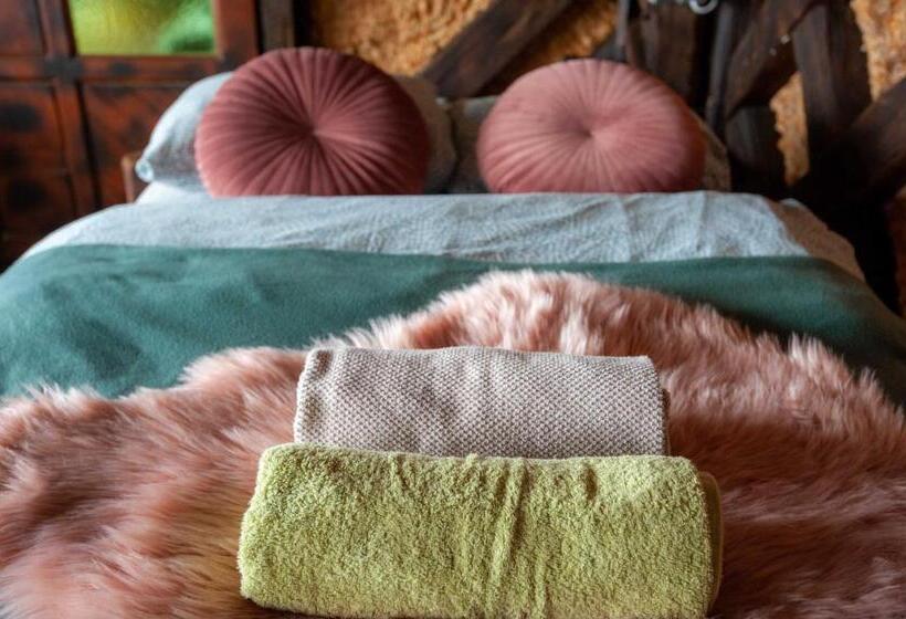 پانسیون Hay Barn Unique Experience Visole