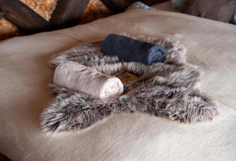 پانسیون Hay Barn Unique Experience Visole