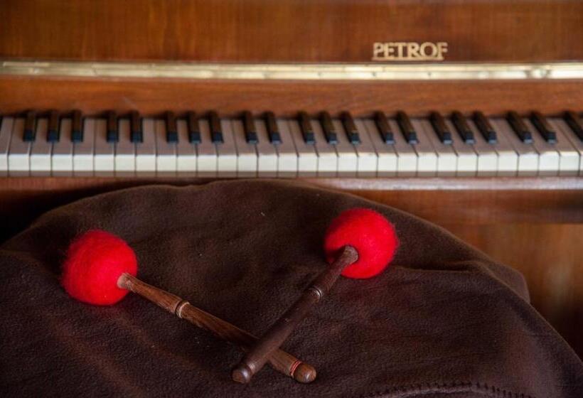 پانسیون Hay Barn Unique Experience Visole