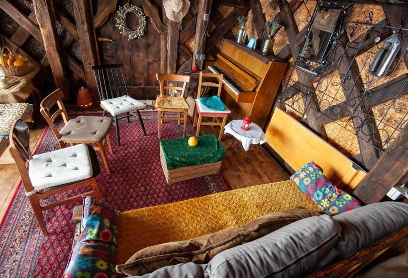 پانسیون Hay Barn Unique Experience Visole