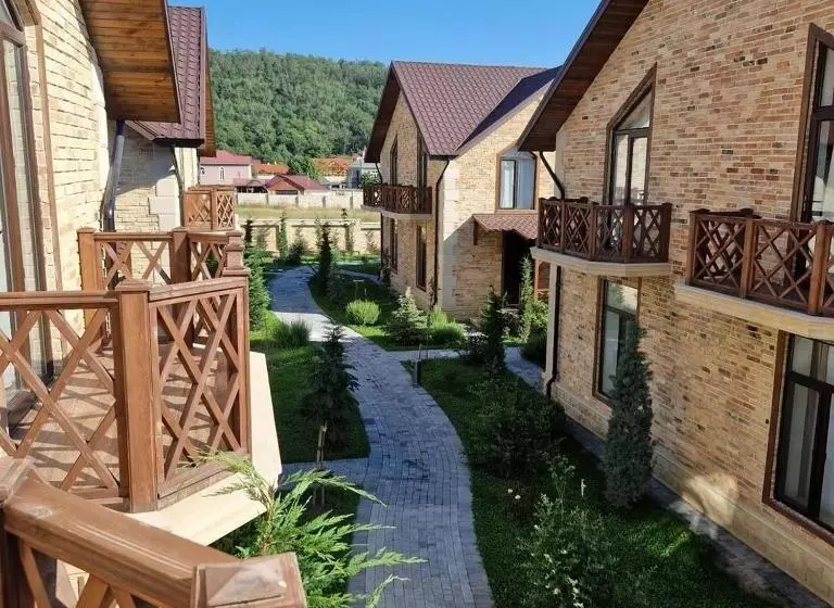 تختخواب و صبحانه River View Villas