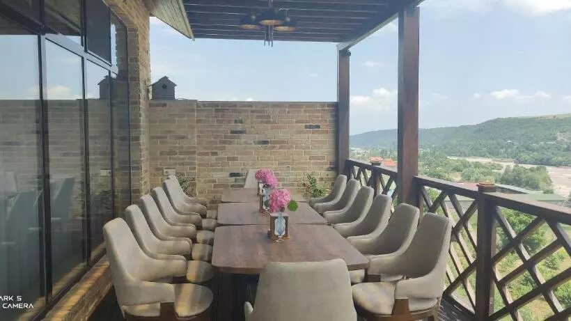 تختخواب و صبحانه River View Villas