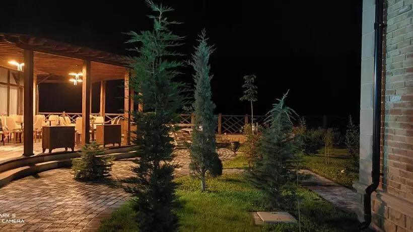 تختخواب و صبحانه River View Villas