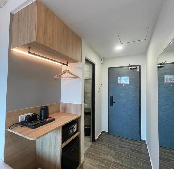 Dj Citi Plaza Hotel & Suites