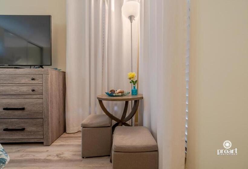 Hello Sunshine Steps To The Beach