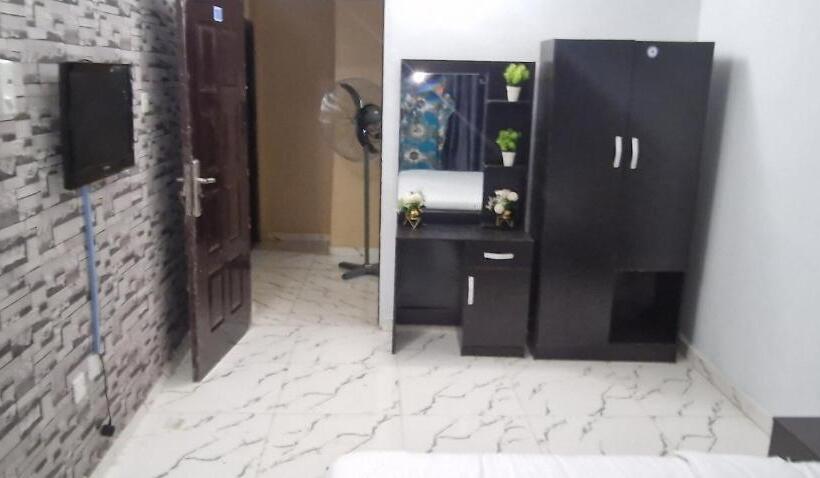 هتل Femlister Lodge