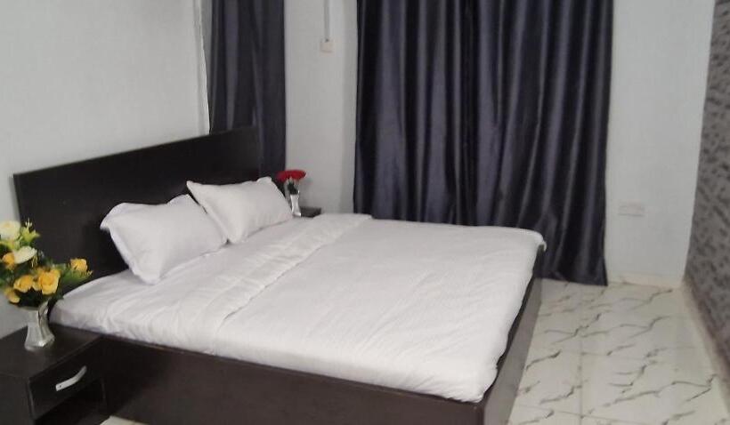 هتل Femlister Lodge