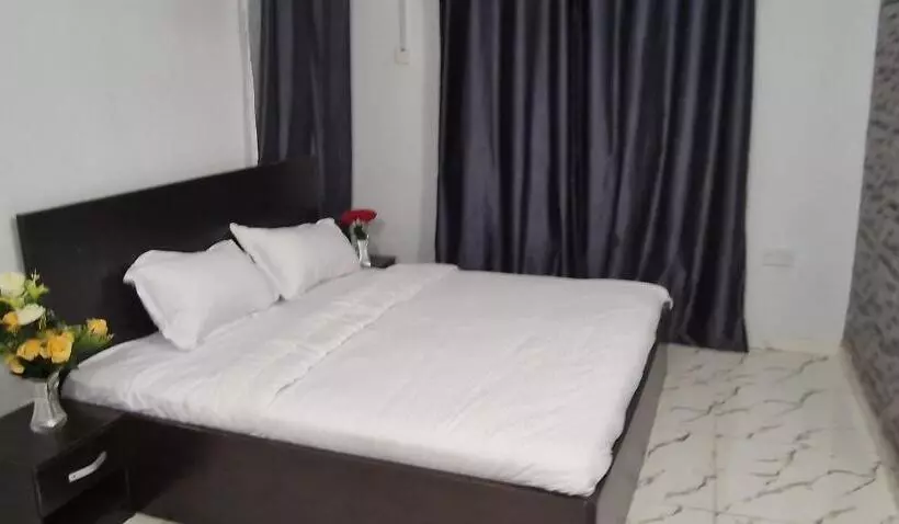 هتل Femlister Lodge