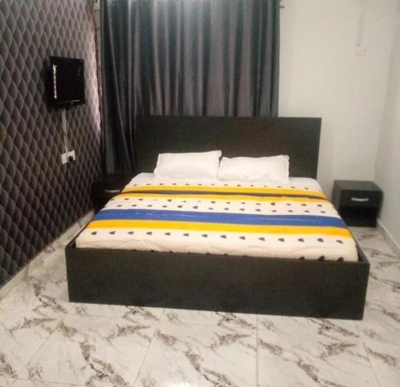 هتل Femlister Lodge