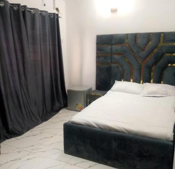 هتل Femlister Lodge