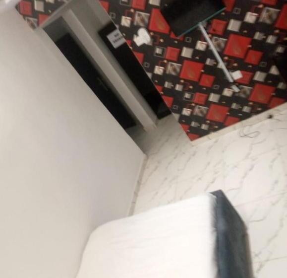 هتل Femlister Lodge