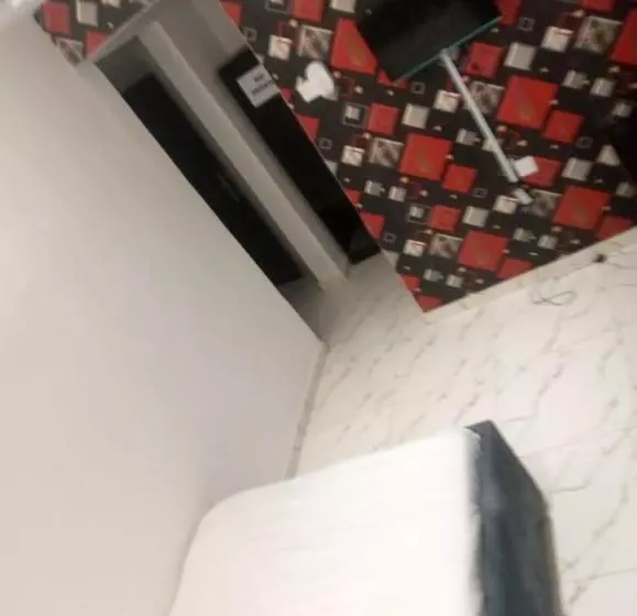 هتل Femlister Lodge