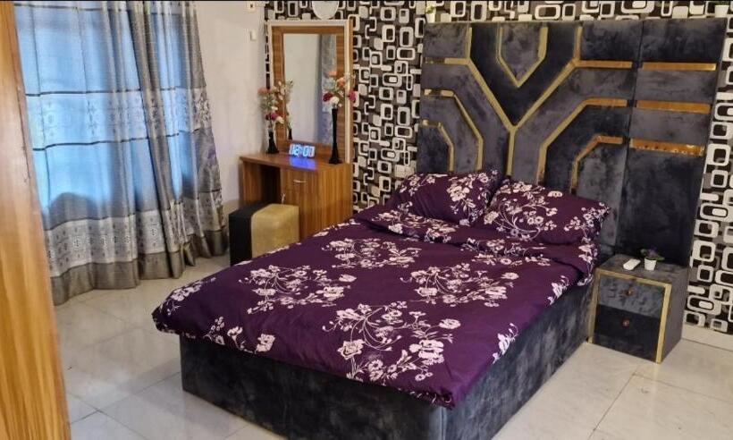 هتل Femlister Lodge