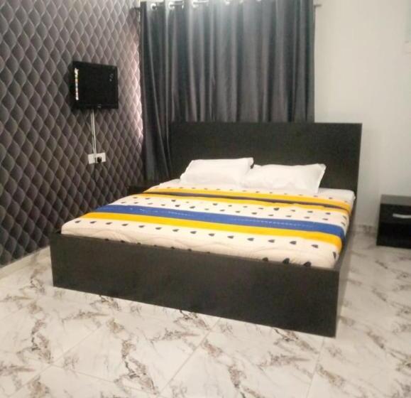 هتل Femlister Lodge