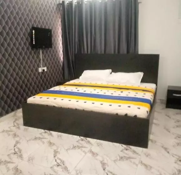 هتل Femlister Lodge