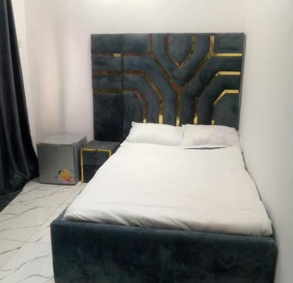 هتل Femlister Lodge