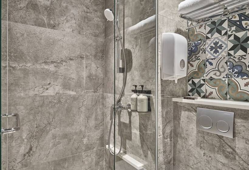 Отель Mercure Icon Singapore City Centre