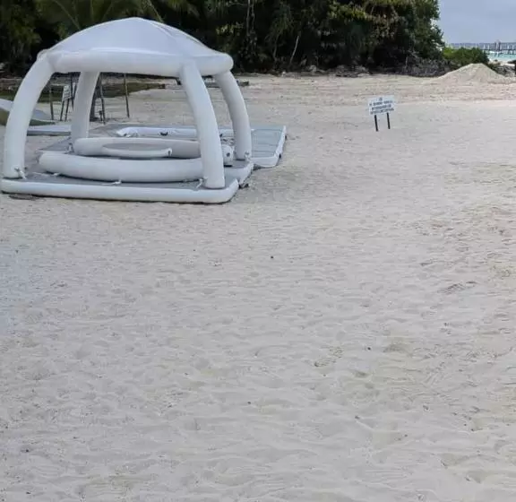 ホテル Pom Pom Celebes Beach Resort邦邦岛西里伯斯度假村