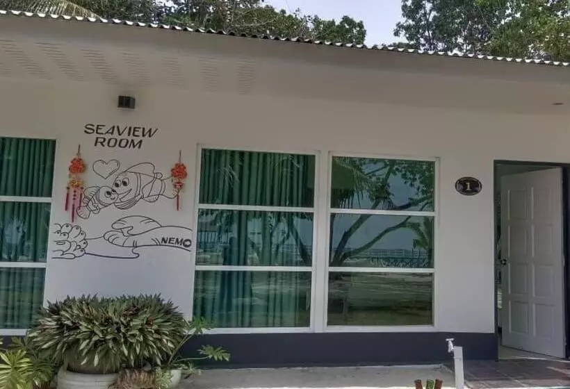 ホテル Pom Pom Celebes Beach Resort邦邦岛西里伯斯度假村