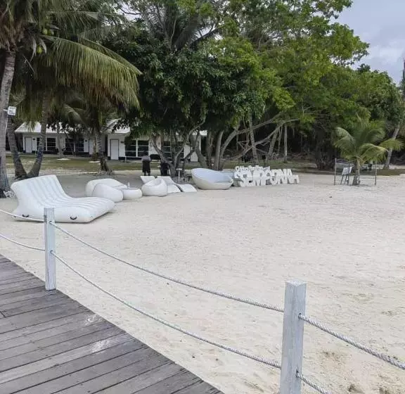 ホテル Pom Pom Celebes Beach Resort邦邦岛西里伯斯度假村