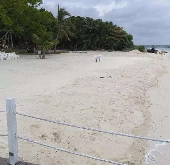 ホテル Pom Pom Celebes Beach Resort邦邦岛西里伯斯度假村