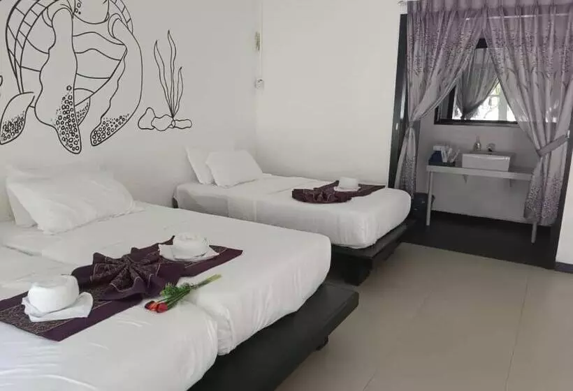 ホテル Pom Pom Celebes Beach Resort邦邦岛西里伯斯度假村