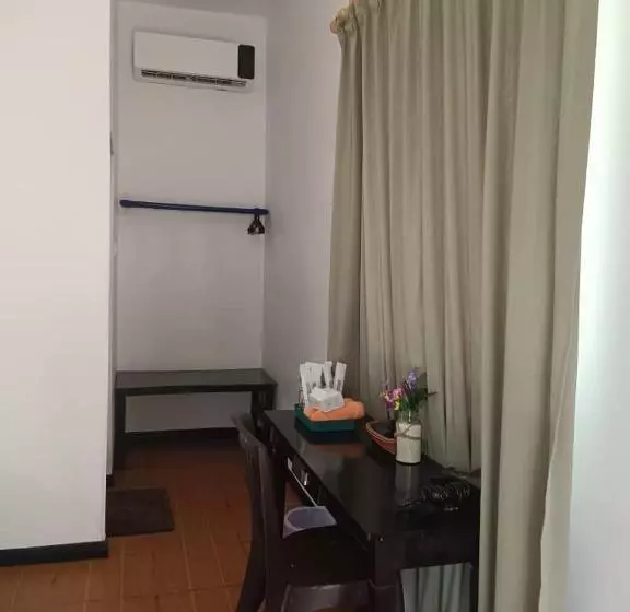 ホテル Pom Pom Celebes Beach Resort邦邦岛西里伯斯度假村