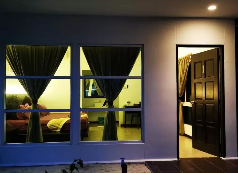 ホテル Pom Pom Celebes Beach Resort邦邦岛西里伯斯度假村