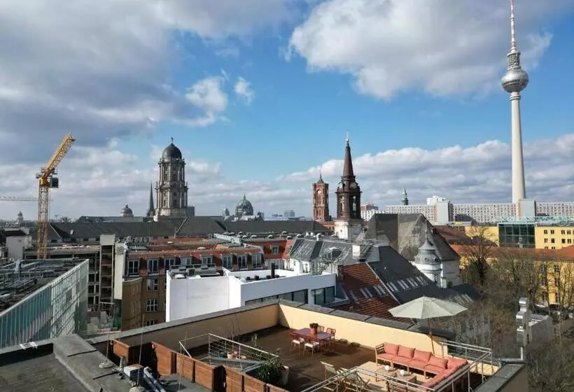 هتل The Charming By Curt Suites