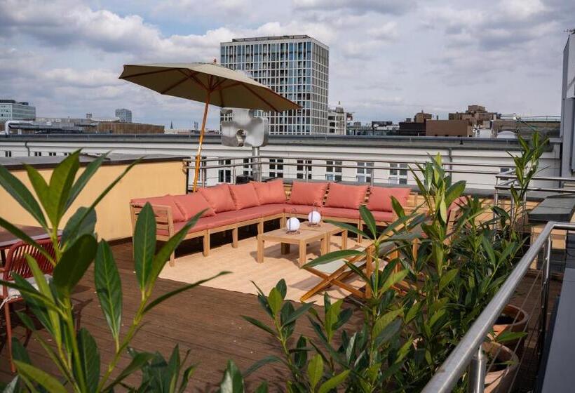 هتل The Charming By Curt Suites