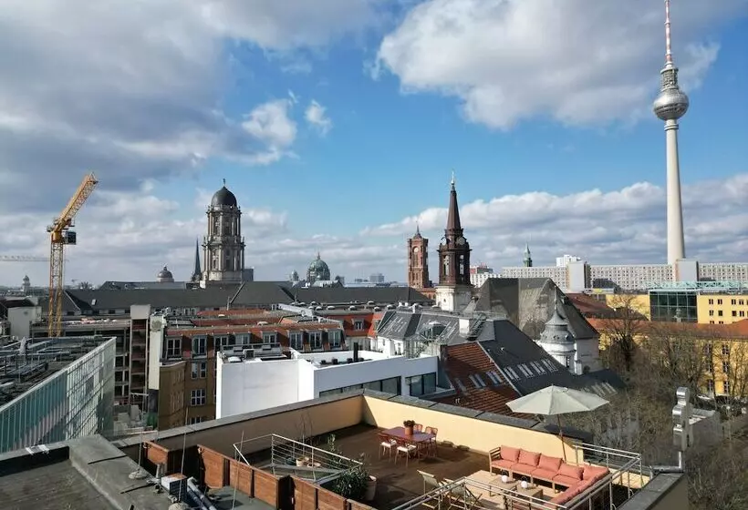 هتل The Charming By Curt Suites